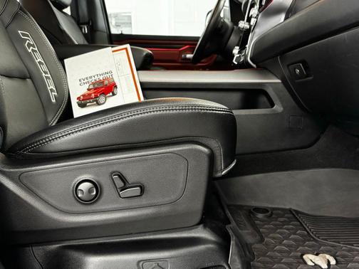 Diamond Black Crystal Pearlcoat 2023 RAM 1500 Rebel
