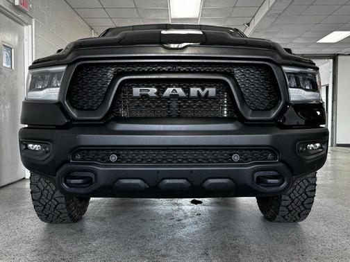 Diamond Black Crystal Pearlcoat 2023 RAM 1500 Rebel