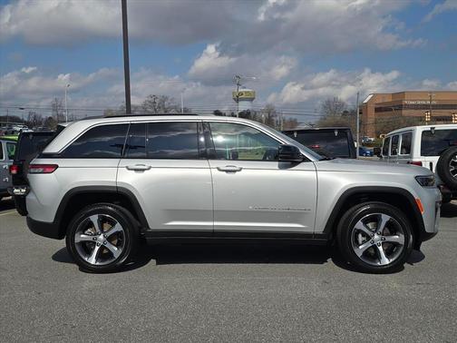 Silver Zynith 2026 Jeep Grand Cherokee Limited