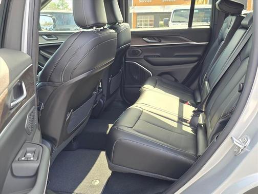 Silver Zynith 2026 Jeep Grand Cherokee Limited