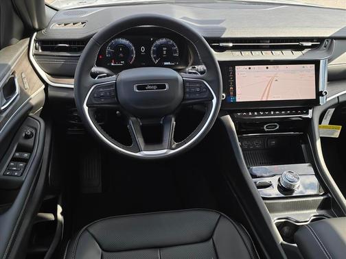 Silver Zynith 2026 Jeep Grand Cherokee Limited