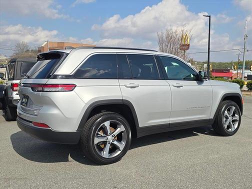 Silver Zynith 2026 Jeep Grand Cherokee Limited