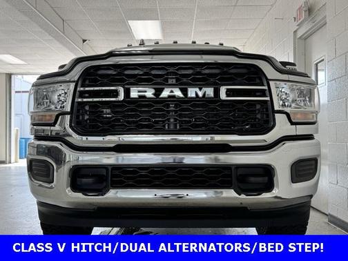2024 RAM 3500 Tradesman Crew Cab 4x4 6'4' Box