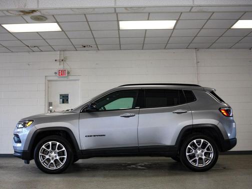 Billet Silver Metallic Clearcoat 2023 Jeep Compass Latitude Lux