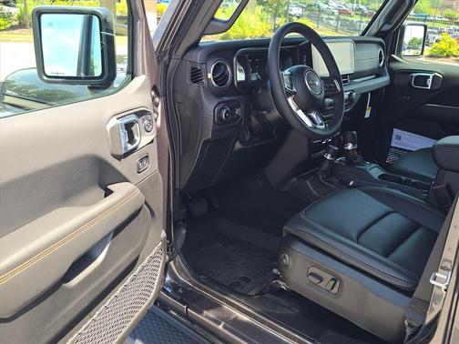 Granite Crystal Metallic Clearcoat 2026 Jeep Wrangler 4-Door Sahara 4x4