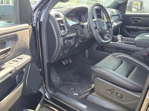 Diamond Black Crystal Pearlcoat 2026 RAM 1500 RHO Crew Cab 4x4 5'7' Box