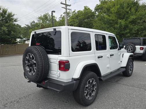 2025 Jeep Wrangler 4-Door Sahara 4x4