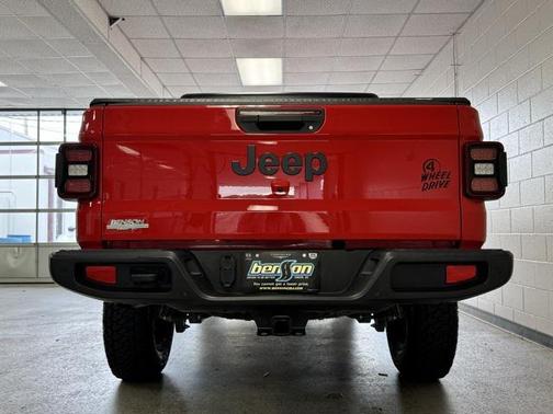 2021 Jeep Gladiator Willys 4x4