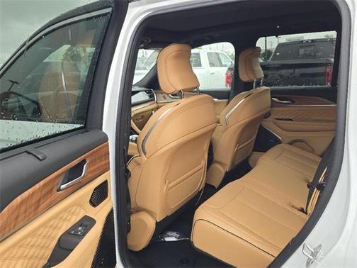 2025 Jeep Grand Cherokee Summit
