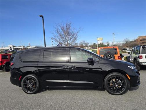 2026 Chrysler Pacifica L