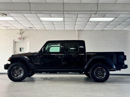 Black Clearcoat 2023 Jeep Gladiator Rubicon