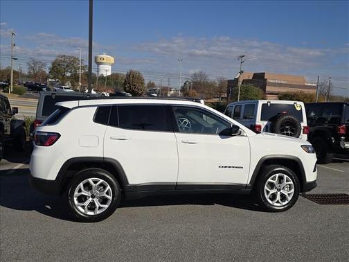 2026 Jeep Compass Latitude