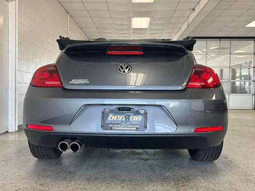 Platinum Gray Metallic/Black Roof 2014 Volkswagen Beetle 2.5L