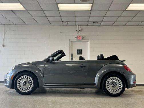 Platinum Gray Metallic/Black Roof 2014 Volkswagen Beetle 2.5L