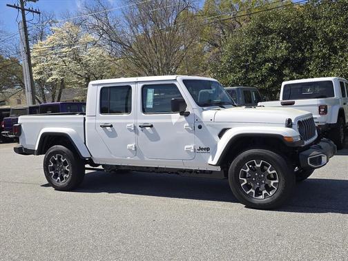 Bright White Clearcoat 2026 Jeep Gladiator Sahara 4x4