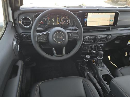 Bright White Clearcoat 2026 Jeep Gladiator Sahara 4x4