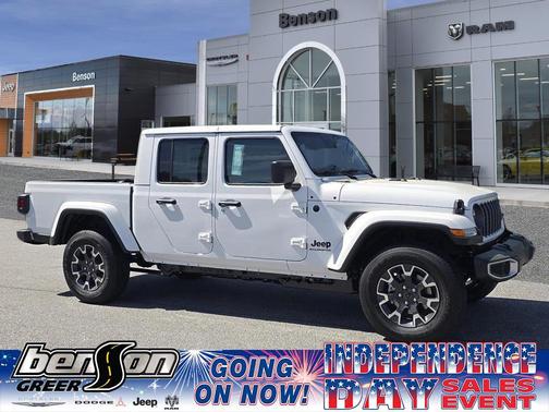 Bright White Clearcoat 2026 Jeep Gladiator Sahara 4x4