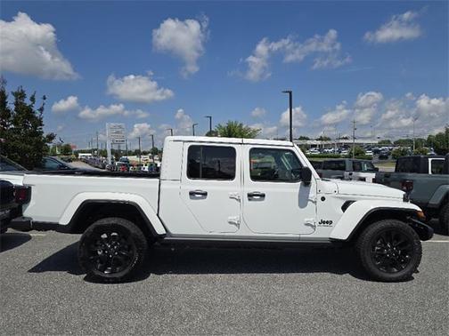 2025 Jeep Gladiator Nighthawk