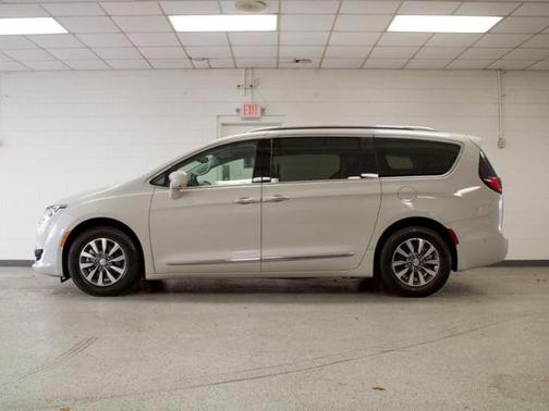 2020 Chrysler Pacifica Touring-L Plus
