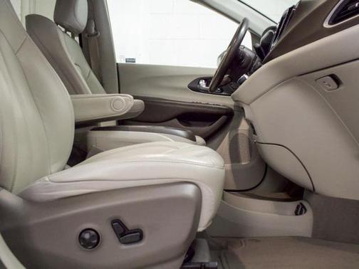 2020 Chrysler Pacifica Touring-L Plus