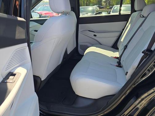 Diamond Black Crystal Pearlcoat 2026 Jeep Cherokee Laredo 4x4