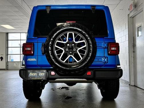 2024 Jeep Wrangler 4-Door Sahara 4x4