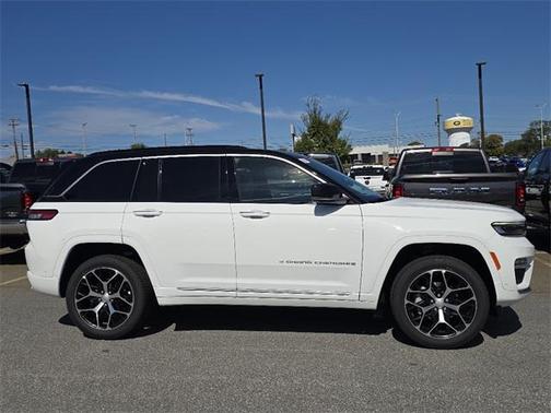 2025 Jeep Grand Cherokee Summit