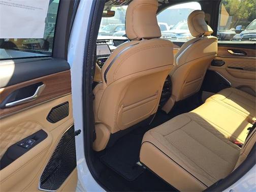 2025 Jeep Grand Cherokee Summit