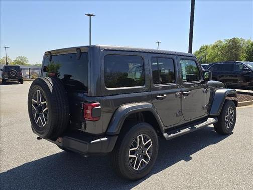 2025 Jeep Wrangler 4-Door Sahara 4x4