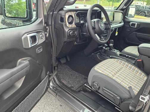 Granite Crystal Metallic Clearcoat 2026 Jeep Gladiator 85th Anniversary Edition