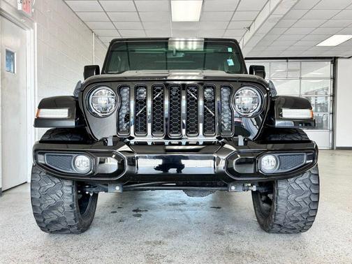 Black Clearcoat 2022 Jeep Gladiator High Altitude 4x4