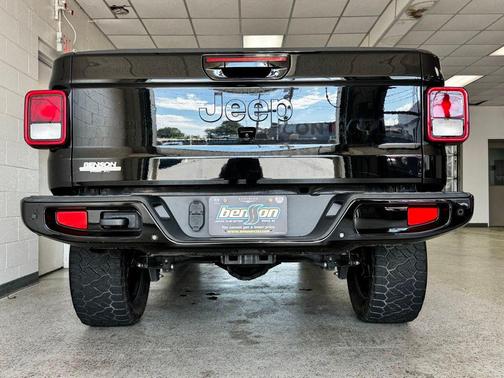Black Clearcoat 2022 Jeep Gladiator High Altitude 4x4