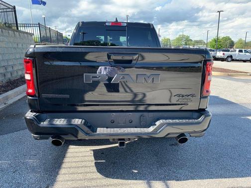 Diamond Black Crystal Pearlcoat 2025 RAM 1500 Big Horn/Lone Star