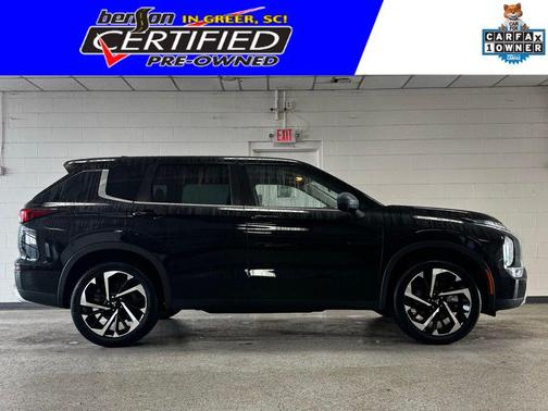Labrador Black Pearl 2022 Mitsubishi Outlander SE