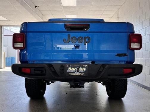 2024 Jeep Gladiator Sport