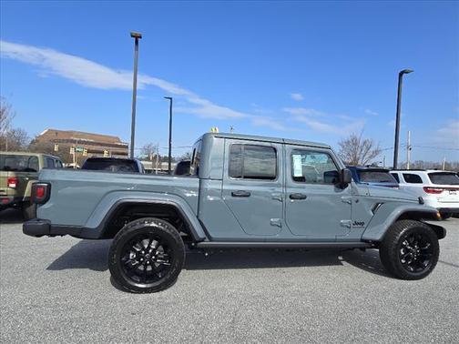 2025 Jeep Gladiator Nighthawk
