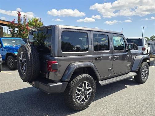 2025 Jeep Wrangler 4-Door Sahara 4x4
