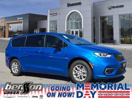 Hydro Blue Pearlcoat 2026 Chrysler Pacifica L