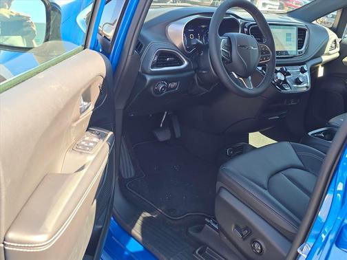 Hydro Blue Pearlcoat 2026 Chrysler Pacifica L