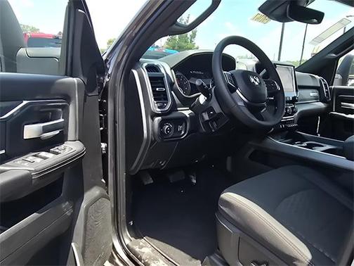 2025 RAM 2500 Big Horn Crew Cab 4x4 6'4' Box