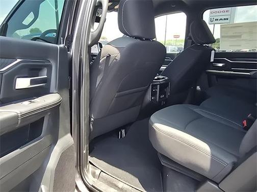 2025 RAM 2500 Big Horn Crew Cab 4x4 6'4' Box