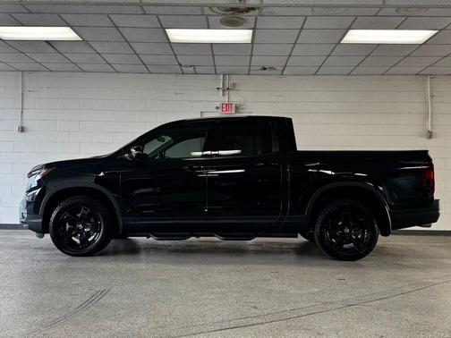 Crystal Black Pearl 2025 Honda Ridgeline Black