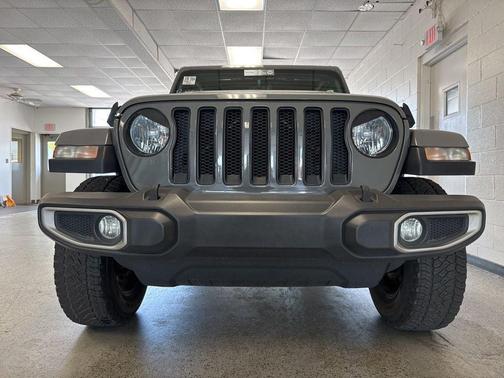 Sting-Gray Clearcoat 2019 Jeep Wrangler Unlimited Sahara