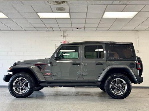 Sting-Gray Clearcoat 2019 Jeep Wrangler Unlimited Sahara