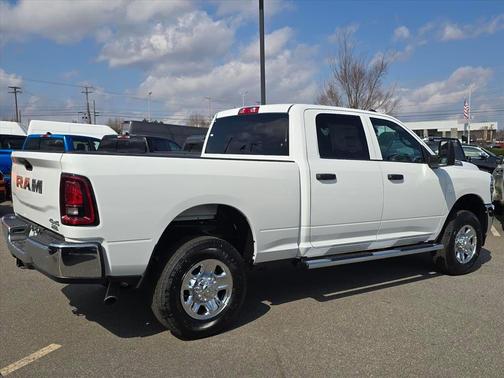 Bright White Clearcoat 2026 RAM 2500 Tradesman Crew Cab 4x4 6'4' Box