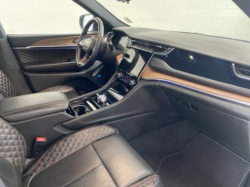 2022 Jeep Grand Cherokee Summit