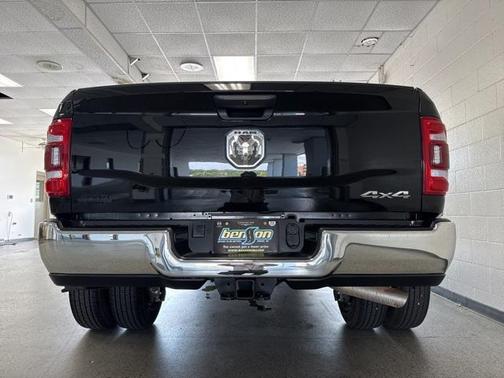 2024 RAM 3500 Tradesman Crew Cab 4x4 8' Box