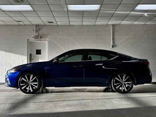 2021 Nissan Altima SR FWD
