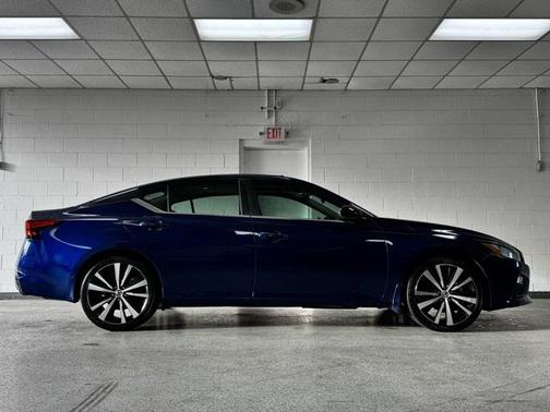 2021 Nissan Altima SR FWD