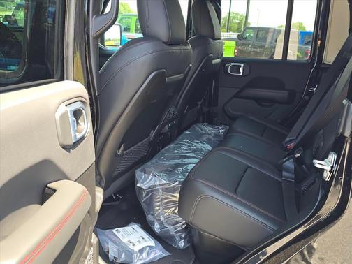 Black Clearcoat 2026 Jeep Gladiator Shadow Ops